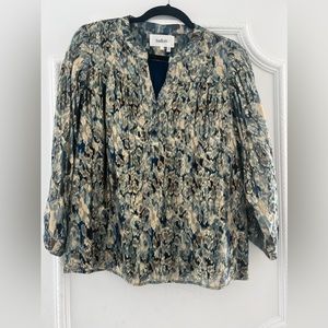 BARELY WORN BASH BLOUSE SIZE SMALL